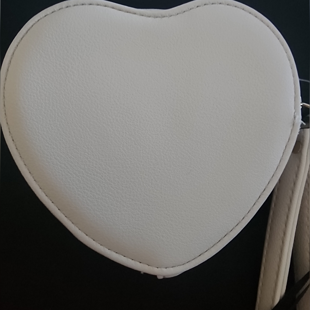 NWT Juicy Couture Juicy Kingdom Heart-Shaped Wristlet - Picture 6 of 6